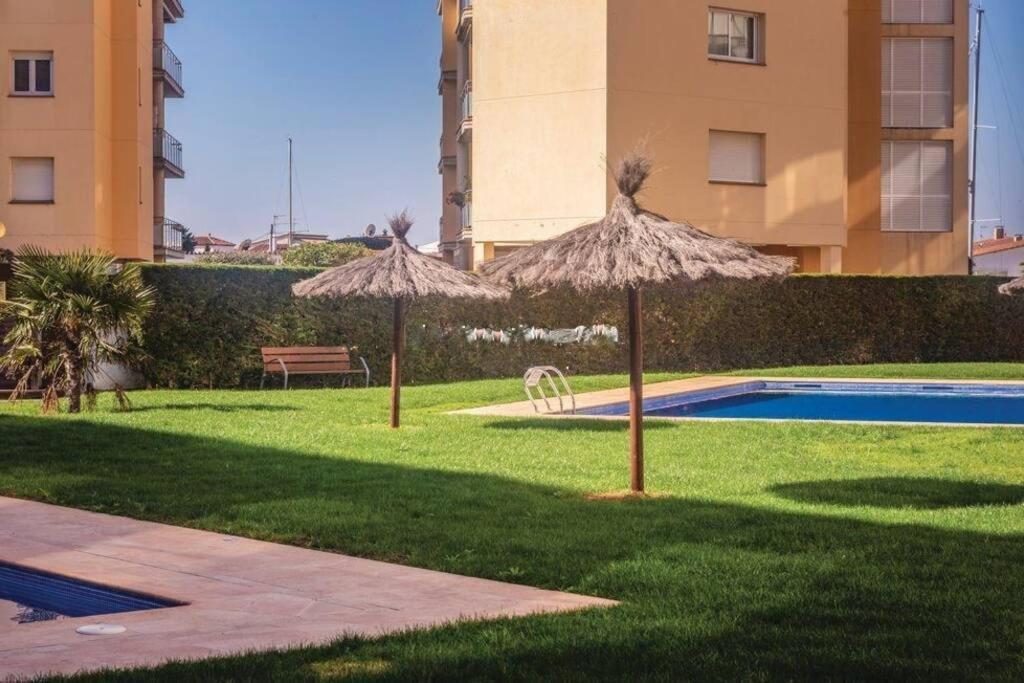 Apartamento En Roses Con Parking Y Piscina公寓 外观 照片